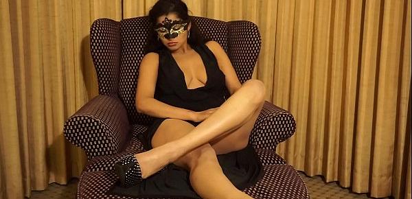  Desi Bhabi reveals her nude body - Maya